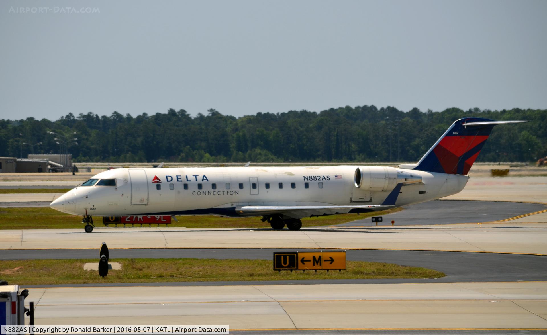 N882AS, 2001 Bombardier CRJ-200ER (CL-600-2B19) C/N 7503, Taxi Atlanta