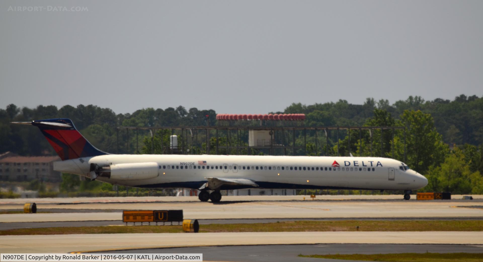 N907DE, 1992 McDonnell Douglas MD-88 C/N 53416, Landing Atlanta