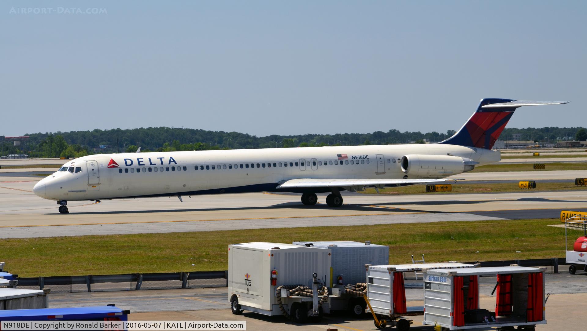 N918DE, 1993 McDonnell Douglas MD-88 C/N 49959, Taxi to takeoff Atlanta