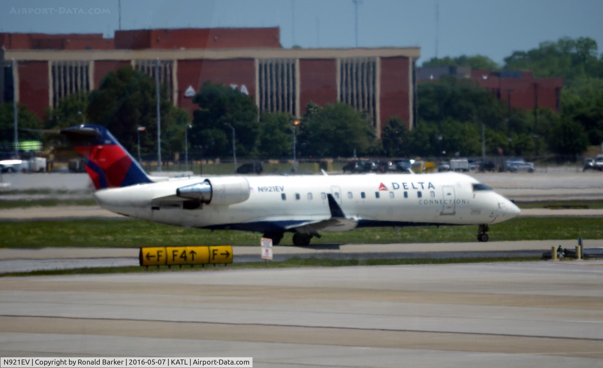 N921EV, 2003 Bombardier CRJ-200ER (CL-600-2B19) C/N 7819, Taxi for takeoff Atlanta