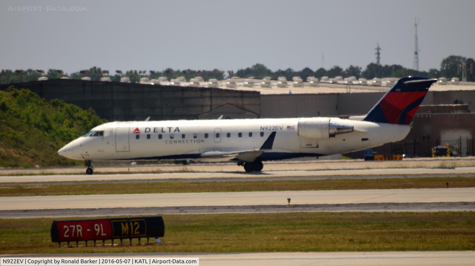 N922EV, 2003 Bombardier CRJ-200ER (CL-600-2B19) C/N 7822, Taxi Atlanta