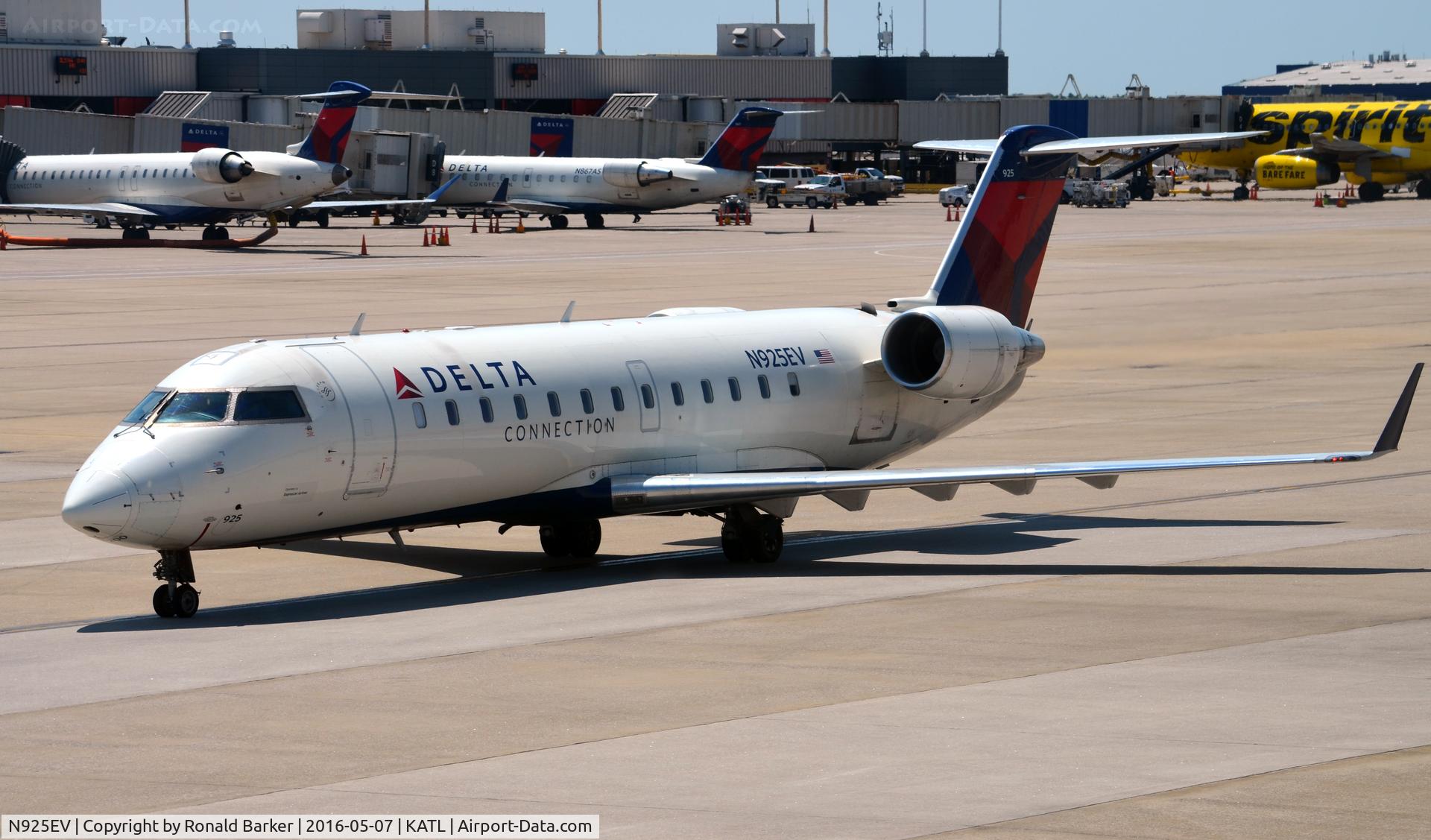 N925EV, 2003 Bombardier CRJ-200ER (CL-600-2B19) C/N 7831, Taxi Atlanta