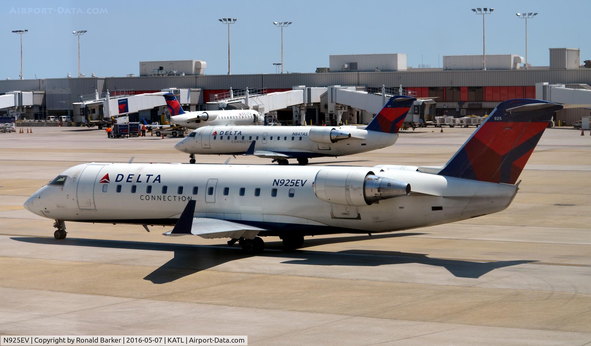 N925EV, 2003 Bombardier CRJ-200ER (CL-600-2B19) C/N 7831, Taxi Atlanta