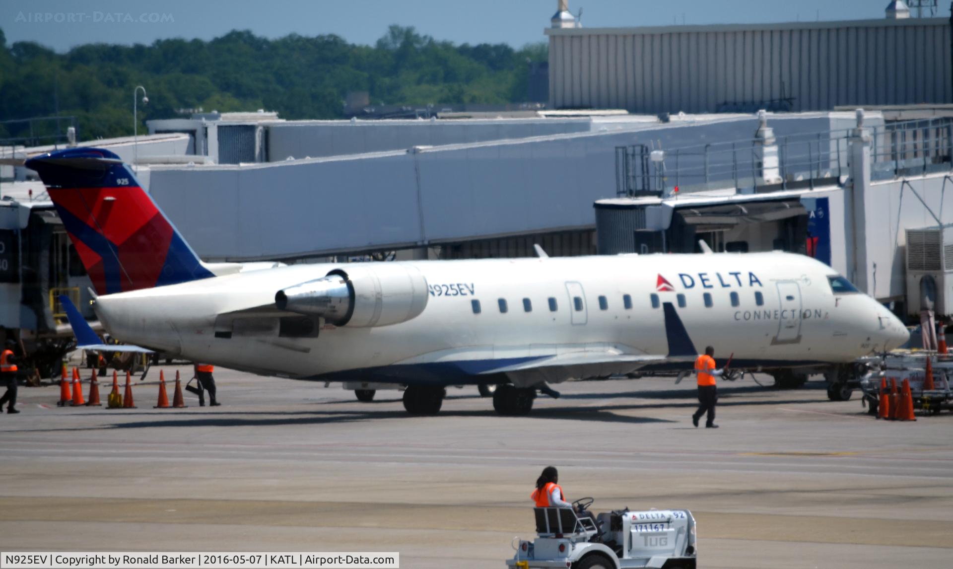 N925EV, 2003 Bombardier CRJ-200ER (CL-600-2B19) C/N 7831, At the gate Atlanta
