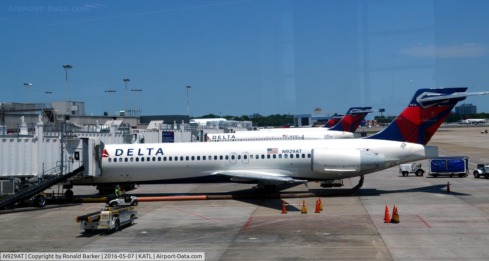 N929AT, 2000 Boeing 717-200 C/N 55075, Gate C35 Atlanta