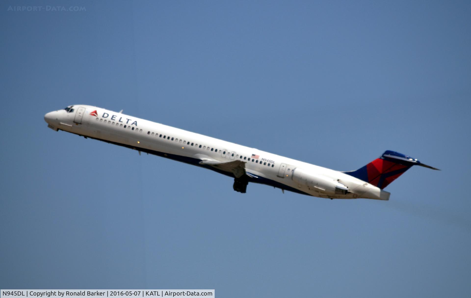 N945DL, 1989 McDonnell Douglas MD-88 C/N 49818, Takeoff Atlanta