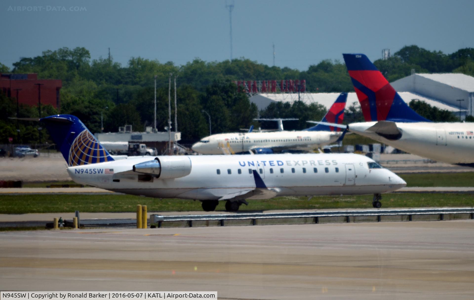N945SW, 2003 Bombardier CRJ-200LR (CL-600-2B19) C/N 7770, Taxi for takeoff Atlanta