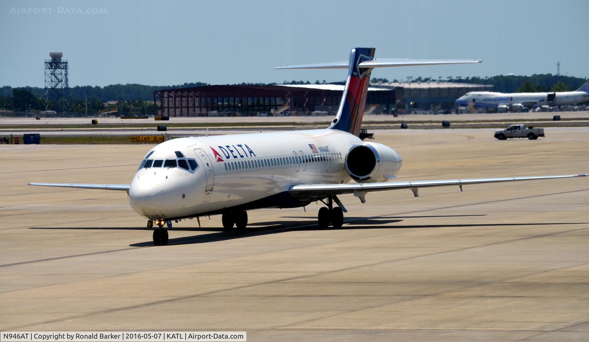 N946AT, 1999 Boeing 717-200 C/N 55009, Taxi Atlanta
