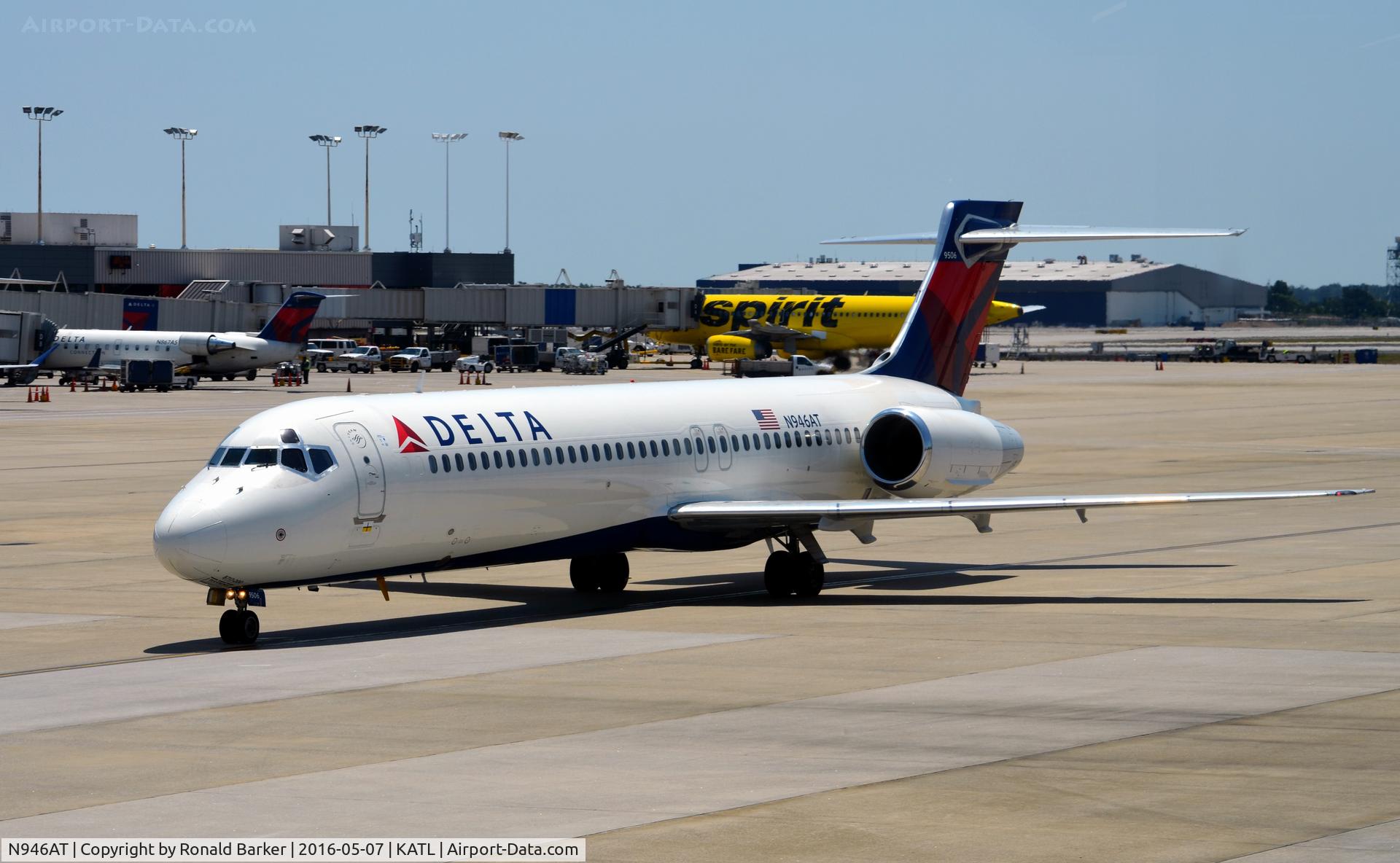 N946AT, 1999 Boeing 717-200 C/N 55009, Taxi Atlanta