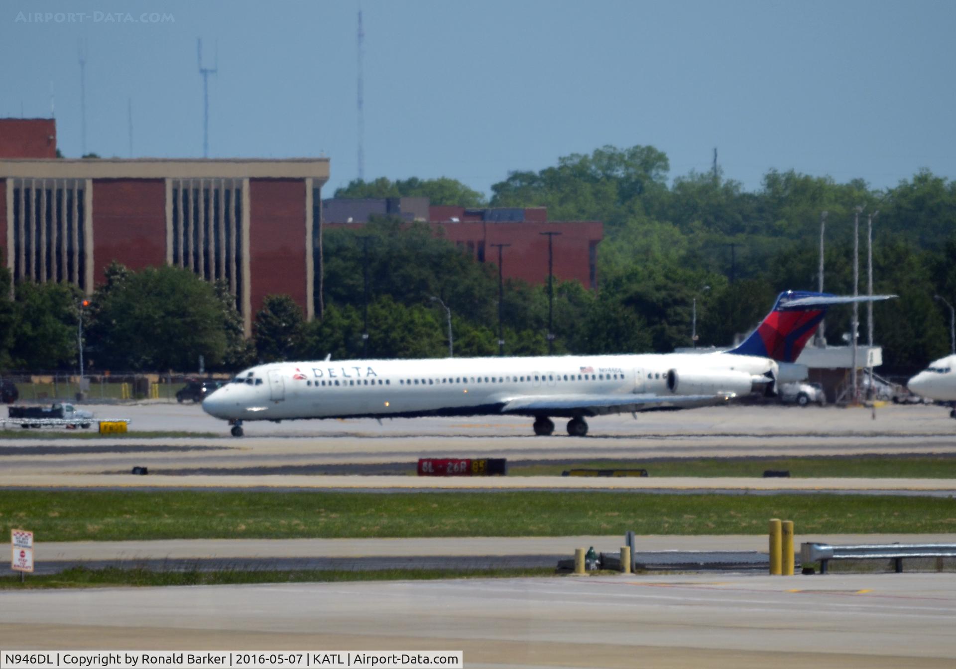 N946DL, 1989 McDonnell Douglas MD-88 C/N 49819, Landing Atlanta