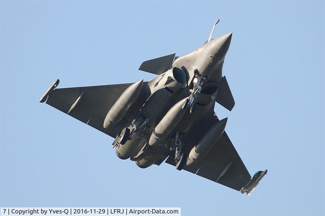 7, Dassault Rafale M C/N 7, Dassault Rafale M, Short approach rwy 08, Landivisiau Naval Air Base (LFRJ)