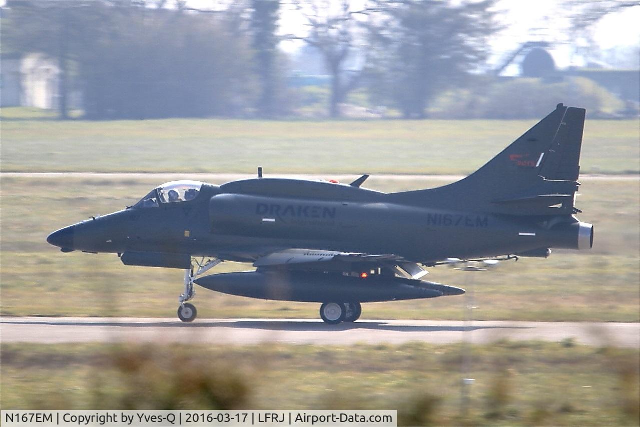 N167EM, Douglas A-4N Skyhawk C/N 14450, Draken International Inc. Douglas A-4N Skyhawk, Take off run rwy 08, Landivisiau Naval Air Base (LFRJ)