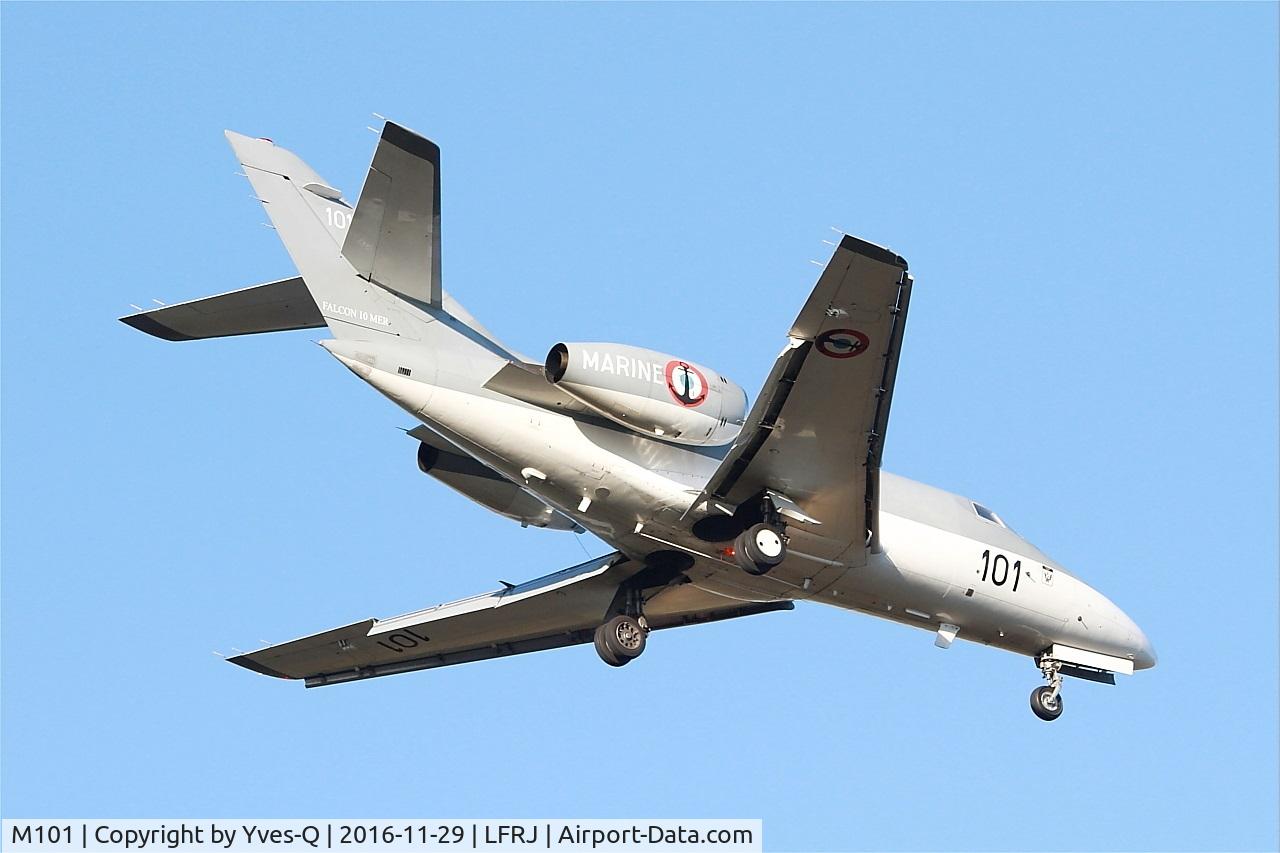 M101, 1977 Dassault Falcon 10MER C/N 101, Dassault Falcon 10 MER, On final rwy 08, Landivisiau Naval Air Base (LFRJ)