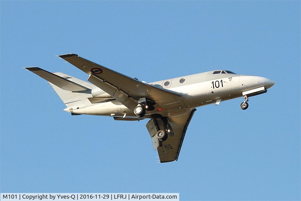 M101, 1977 Dassault Falcon 10MER C/N 101, Dassault Falcon 10 MER, Short approach rwy 08, Landivisiau Naval Air Base (LFRJ)