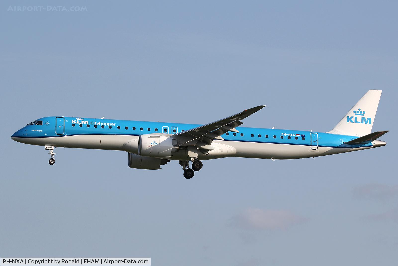 PH-NXA, 2021 Embraer E195-E2 (ERJ-190-400STD) C/N 19020045, at spl