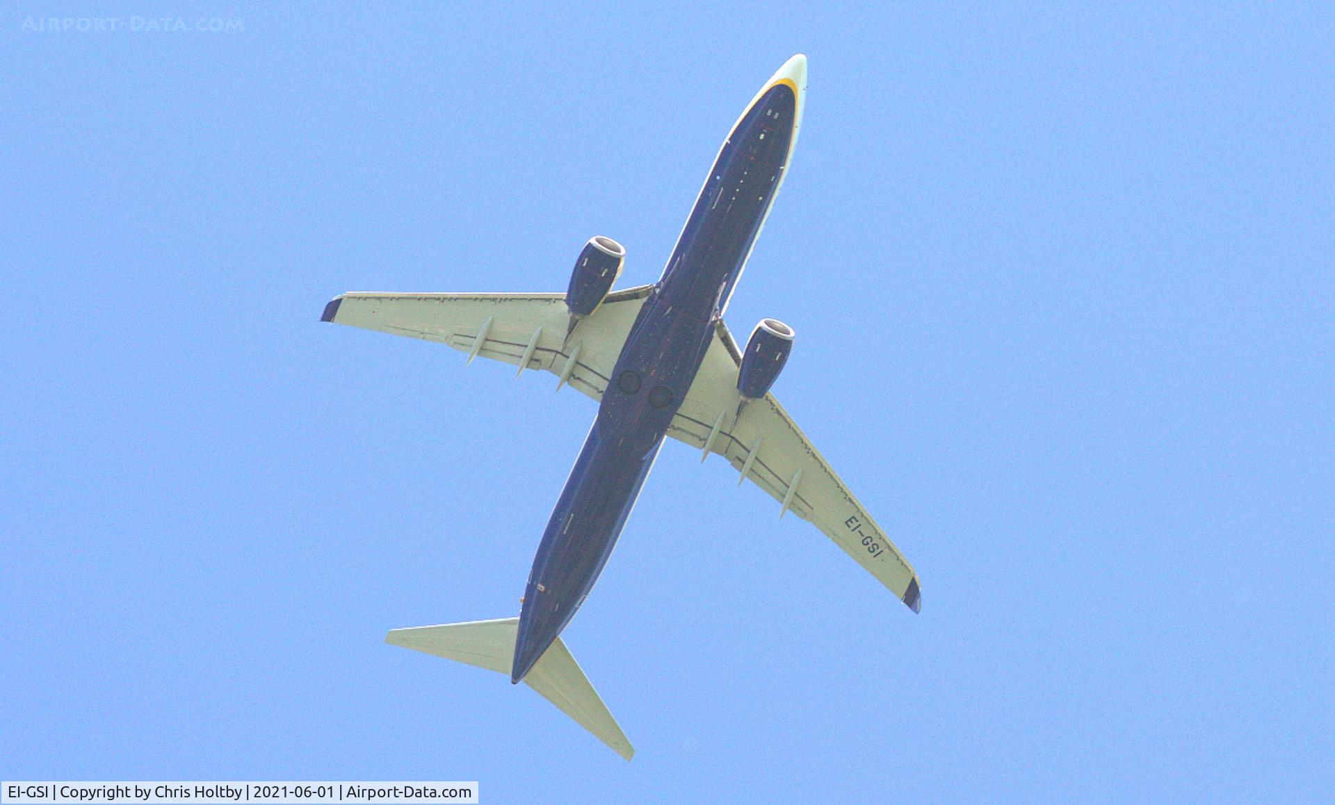 EI-GSI, 2018 Boeing 737-800 C/N 44848, Over Amwell, Herts going in to Stansted Airport