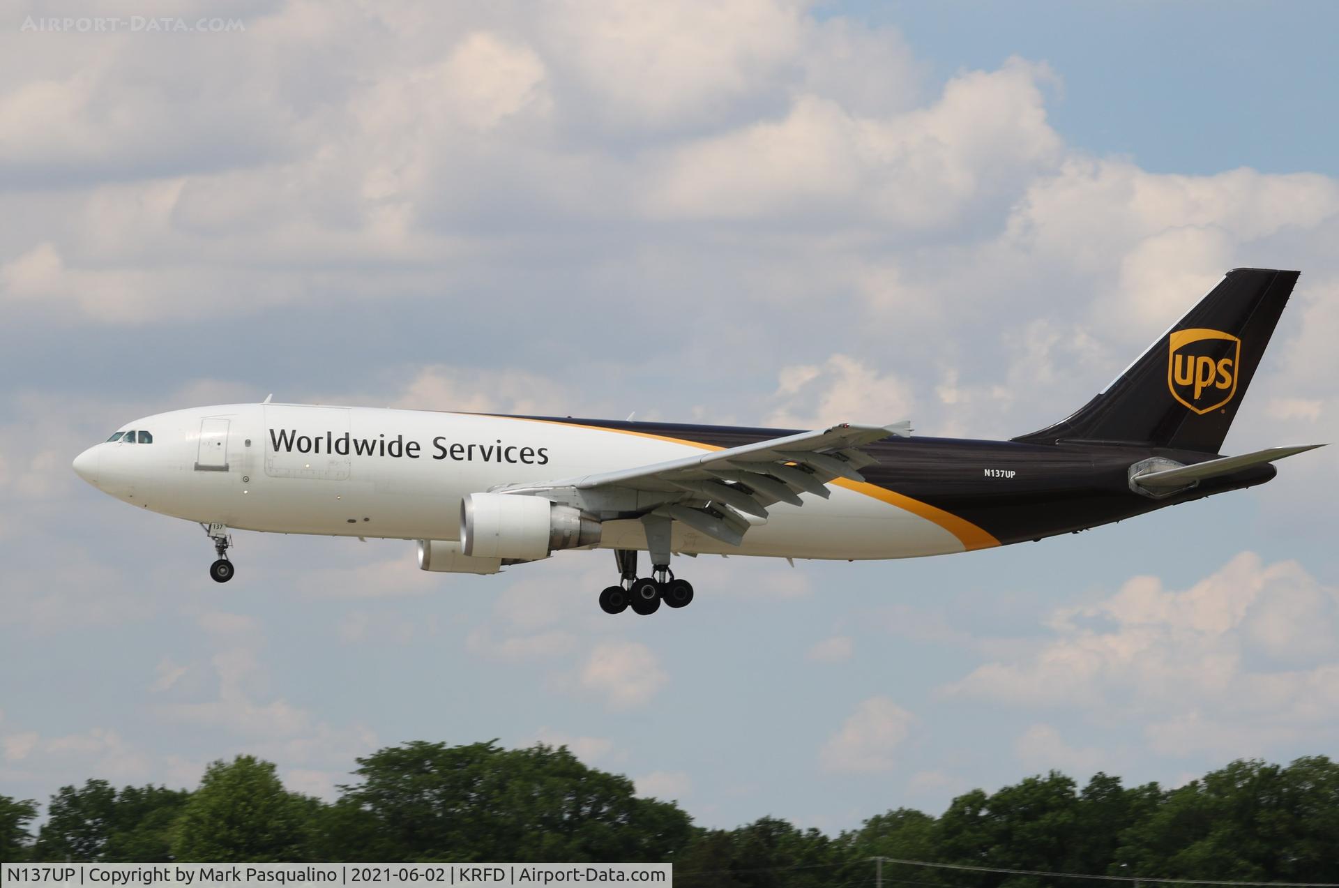 N137UP, 2001 Airbus A300F4-622R C/N 820, Airbus A300F4-622R