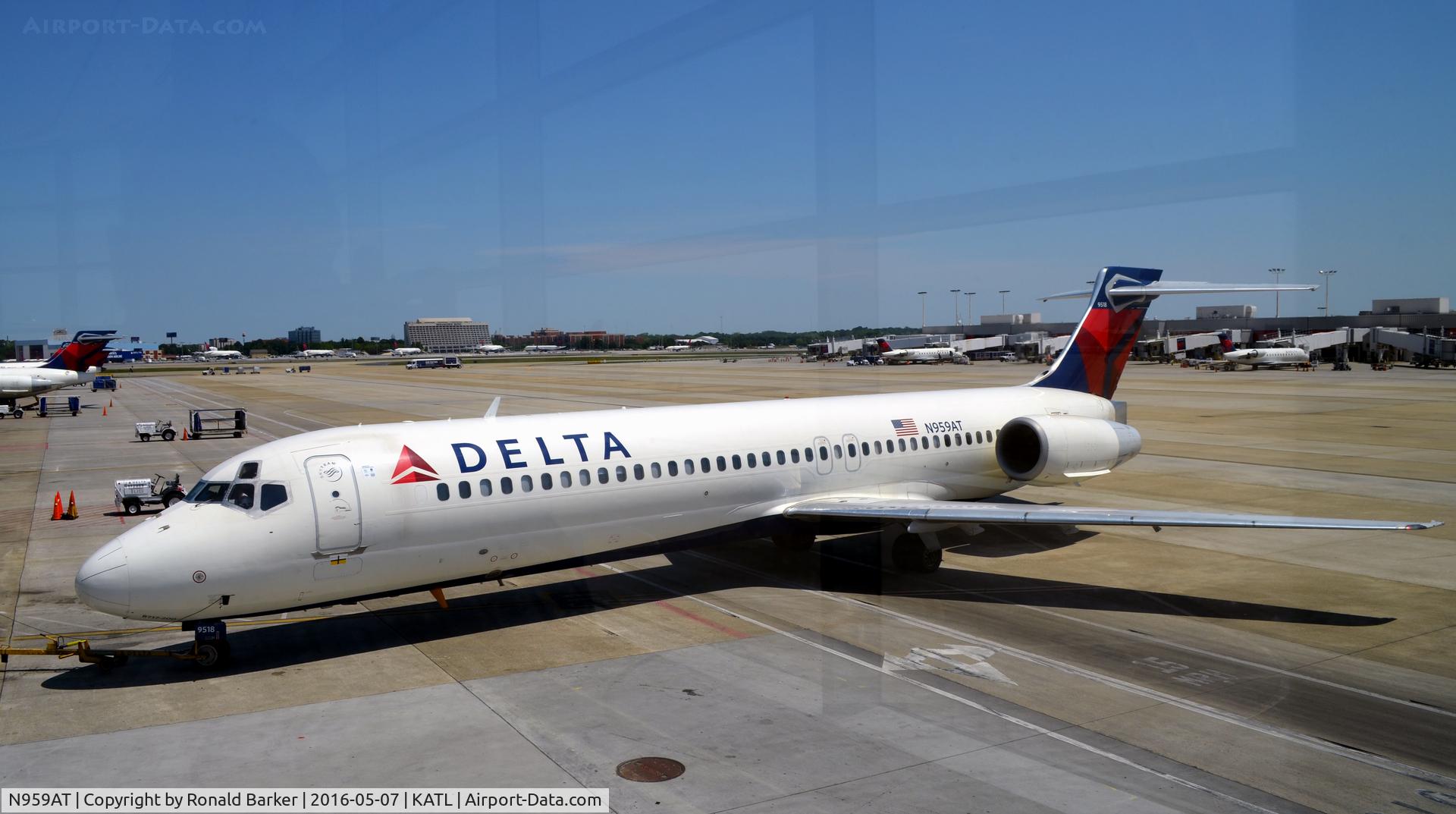 N959AT, 2001 Boeing 717-200 C/N 55021, Pushback Atlanta