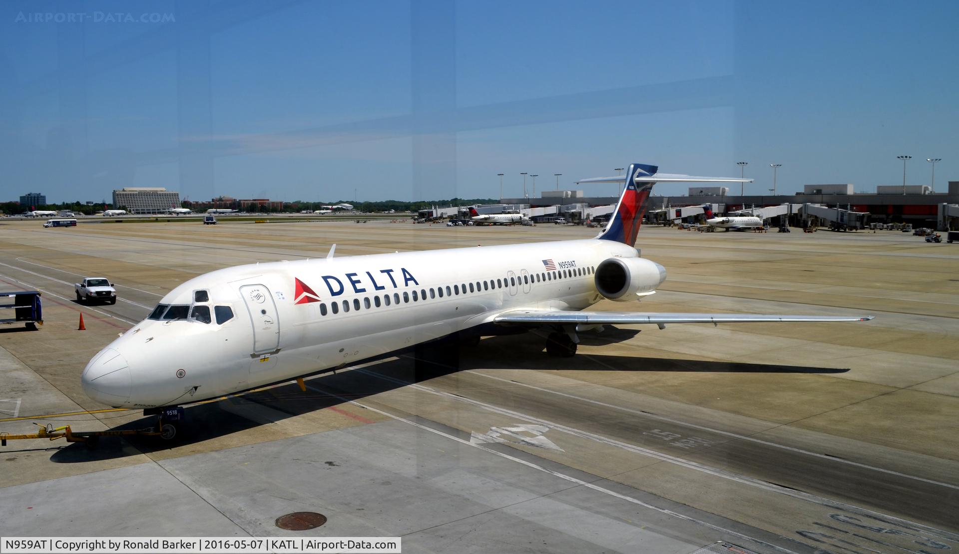 N959AT, 2001 Boeing 717-200 C/N 55021, Taxi to runway Atlanta