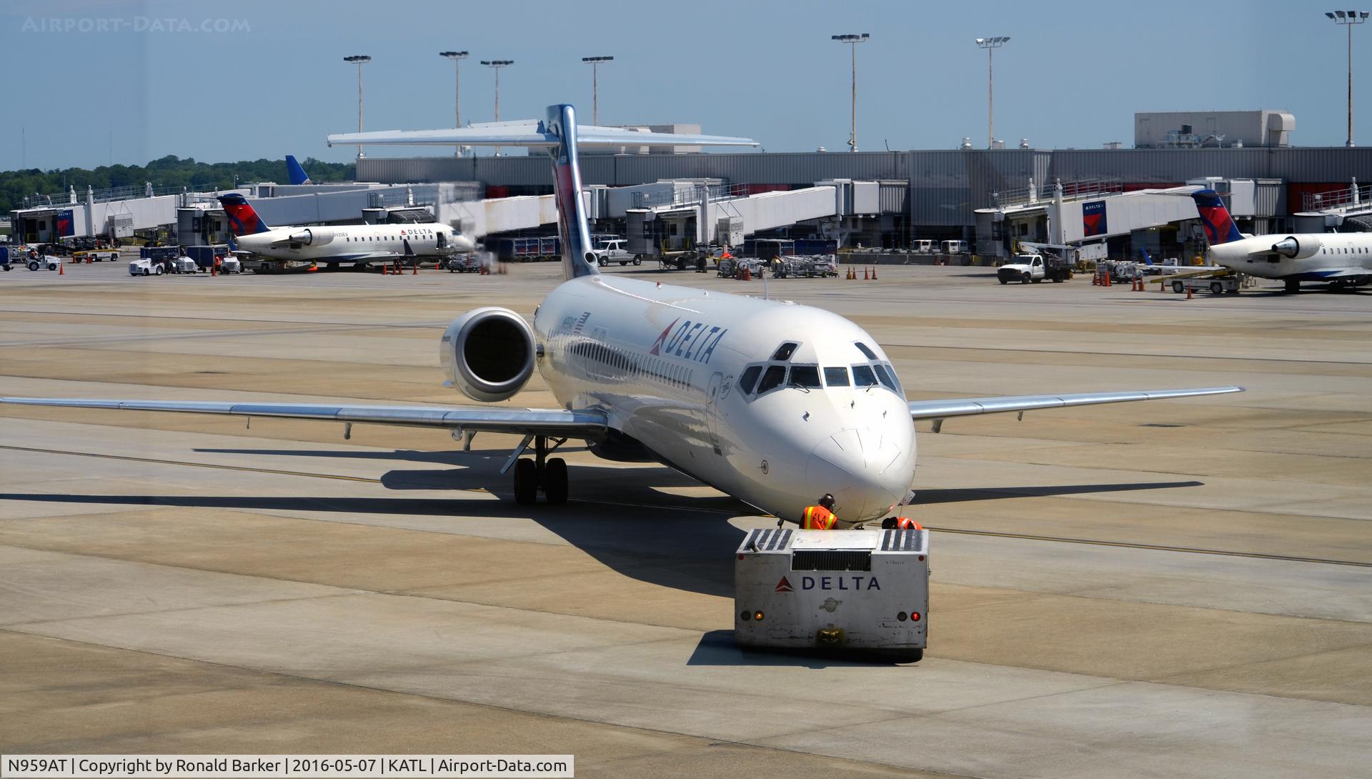 N959AT, 2001 Boeing 717-200 C/N 55021, Pushback Atlanta