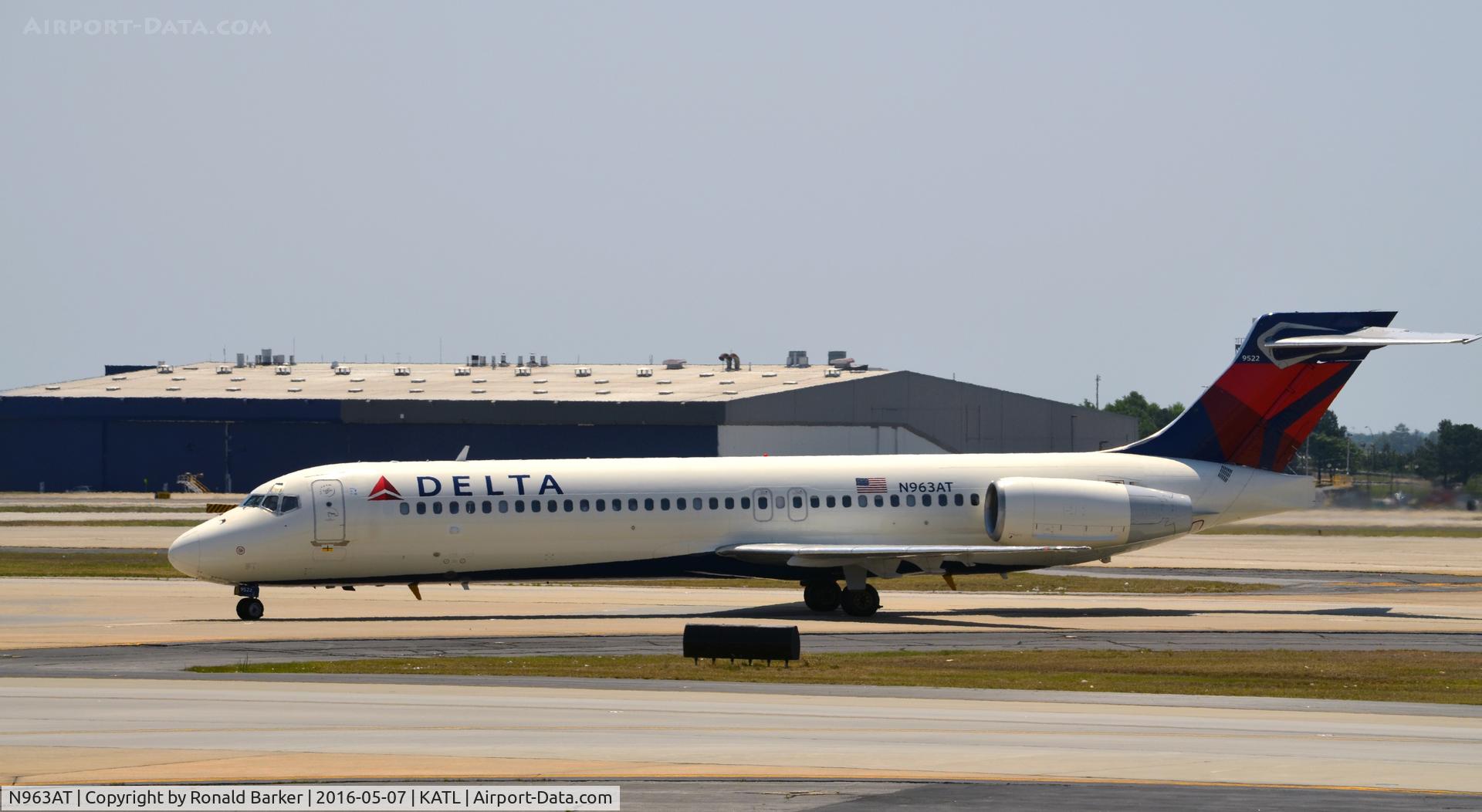 N963AT, 2001 Boeing 717-200 C/N 55024, Taxi to gate Atlanta