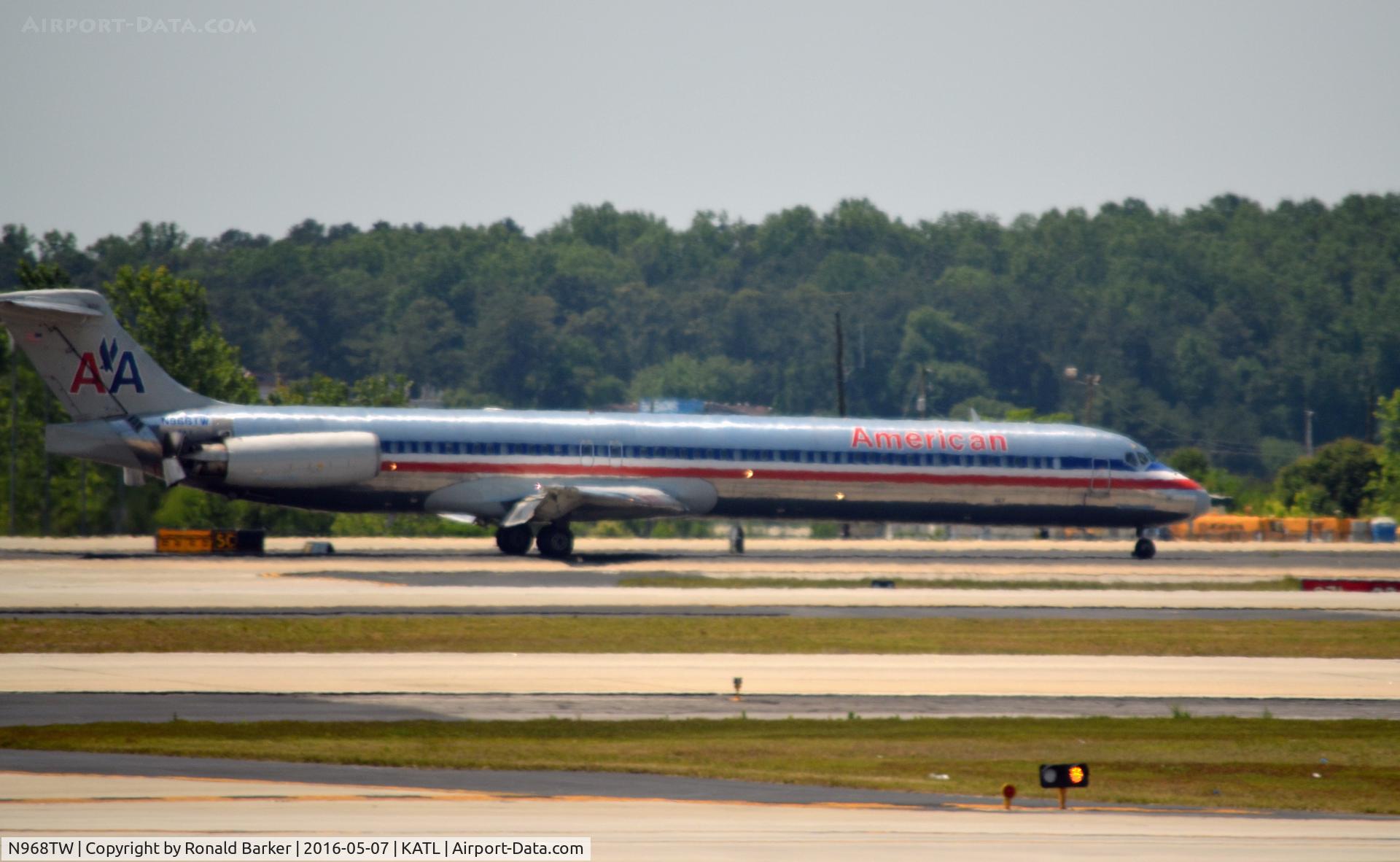 N968TW, 1999 McDonnell Douglas MD-83 (DC-9-83) C/N 53618, Landing Atlanta
