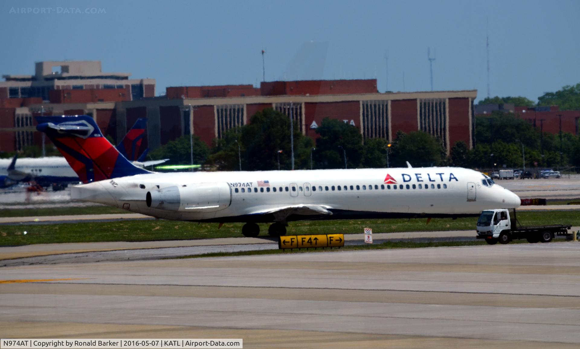 N974AT, 2002 Boeing 717-200 C/N 55034, Taxi Atlanta