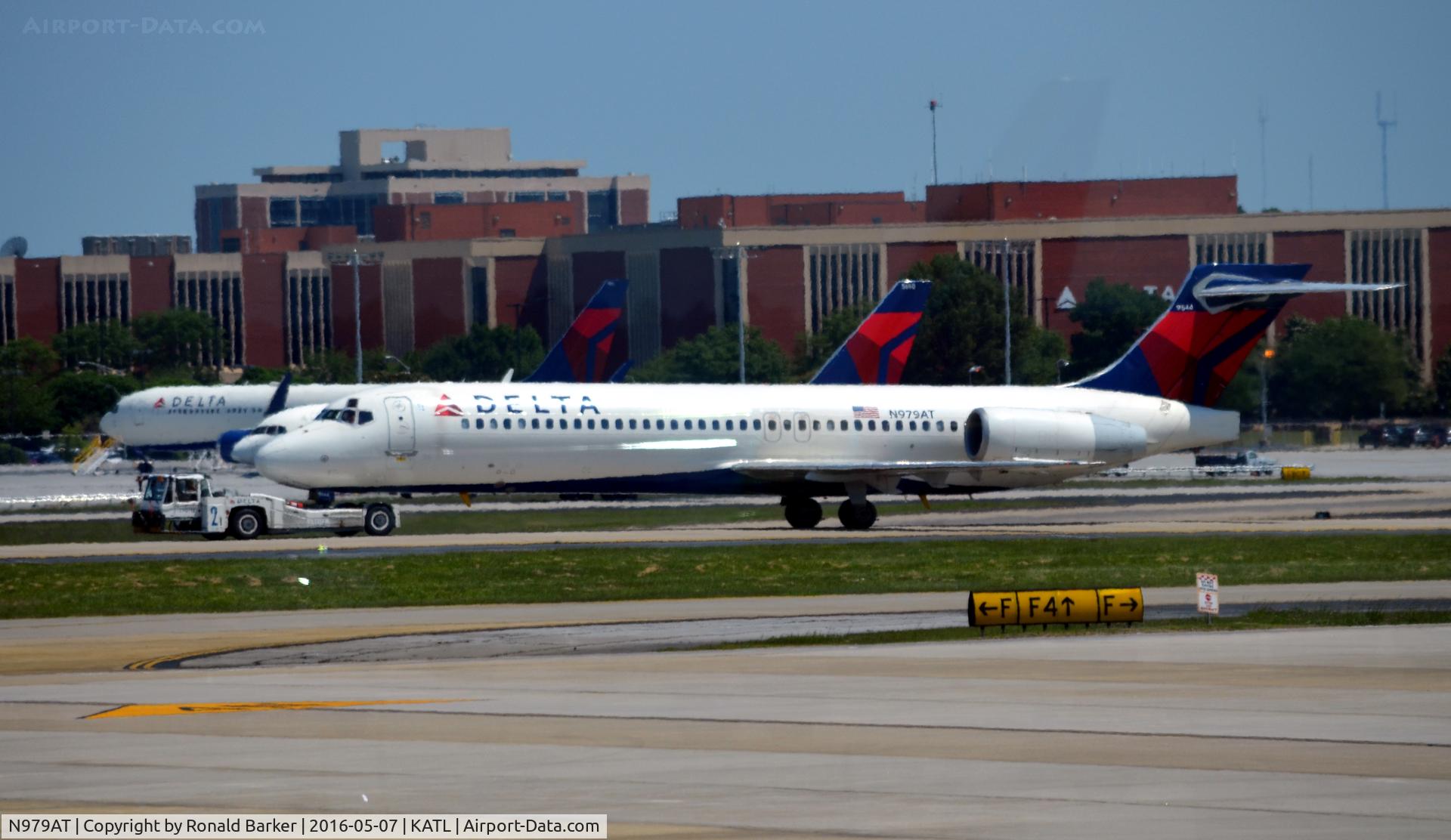 N979AT, 2002 Boeing 717-200 C/N 55038, Towed Atlanta