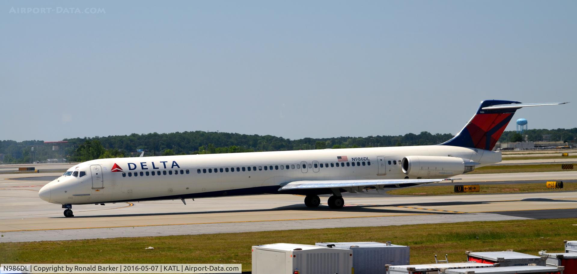 N986DL, 1991 McDonnell Douglas MD-88 C/N 53313, Taxi Atlanta
