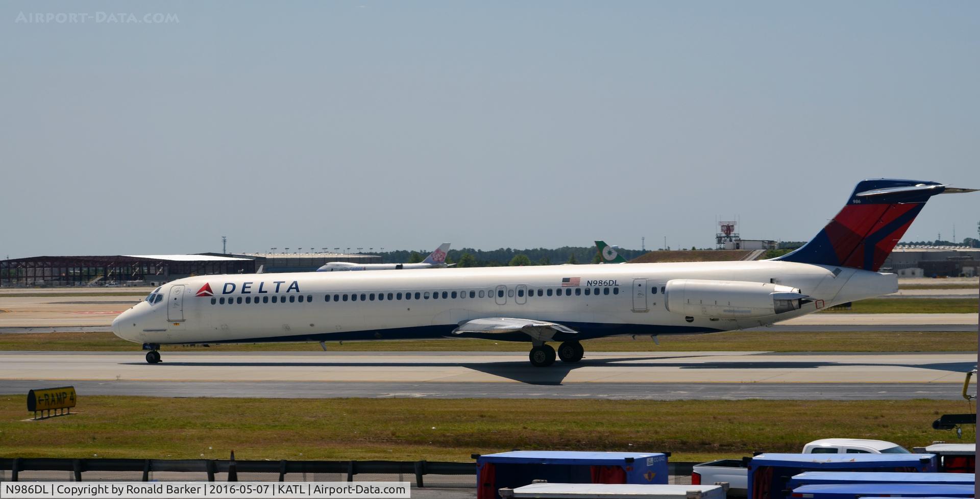 N986DL, 1991 McDonnell Douglas MD-88 C/N 53313, Taxi to takeoff Atlanta