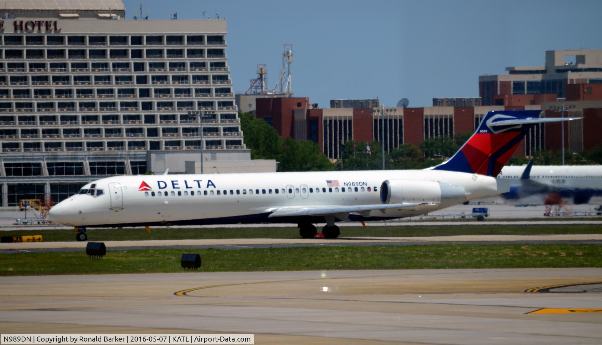 N989DN, 2001 Boeing 717-200 C/N 55067, Taxi Atlanta