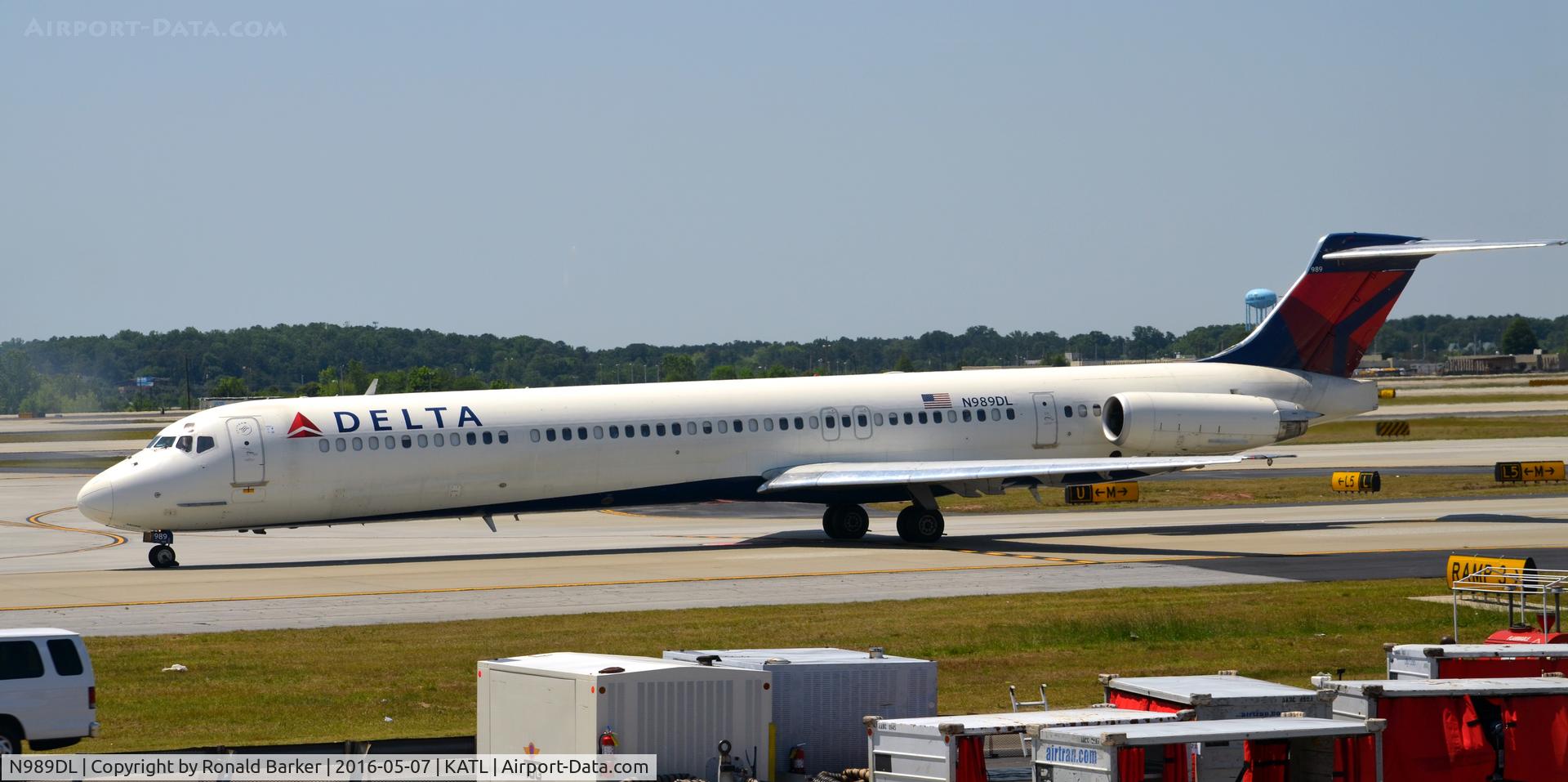 N989DL, 1991 McDonnell Douglas MD-88 C/N 53341, Taxi Atlanta