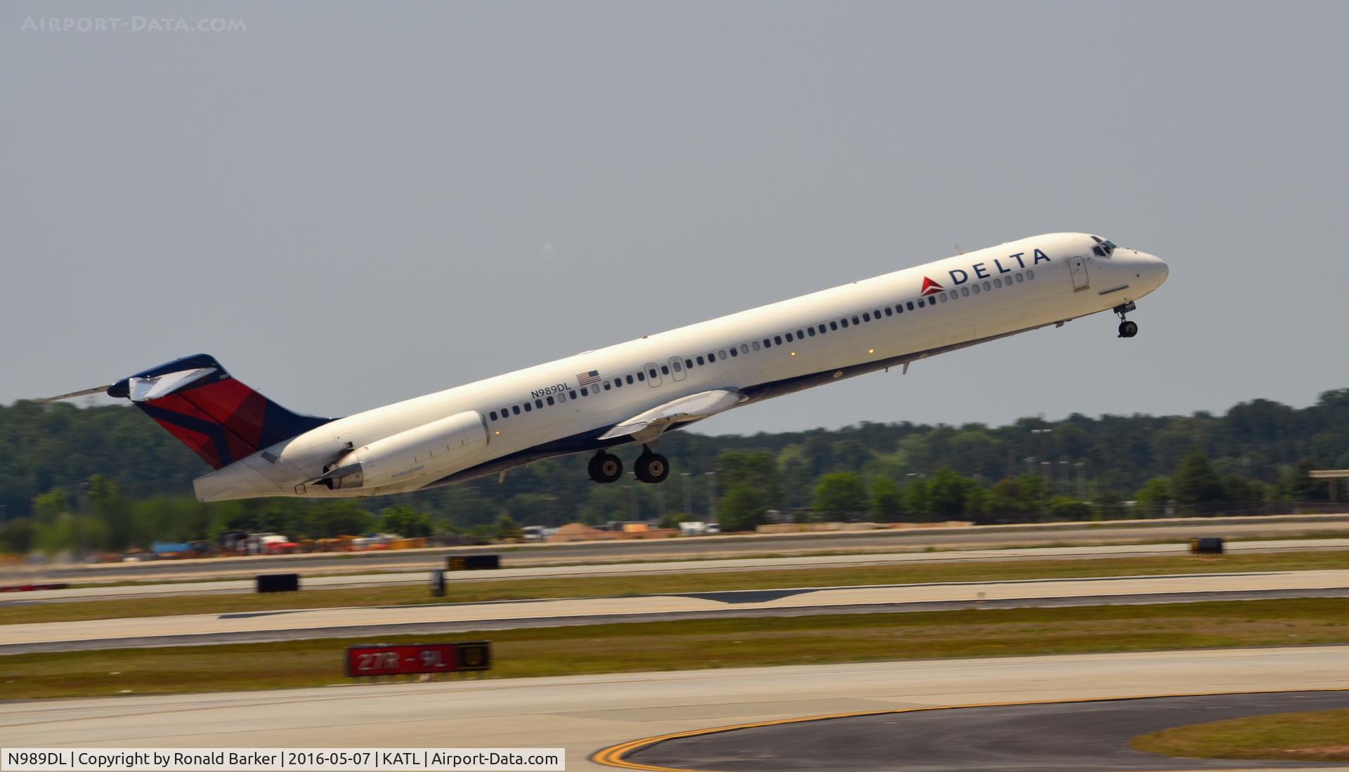 N989DL, 1991 McDonnell Douglas MD-88 C/N 53341, Departing Atlanta