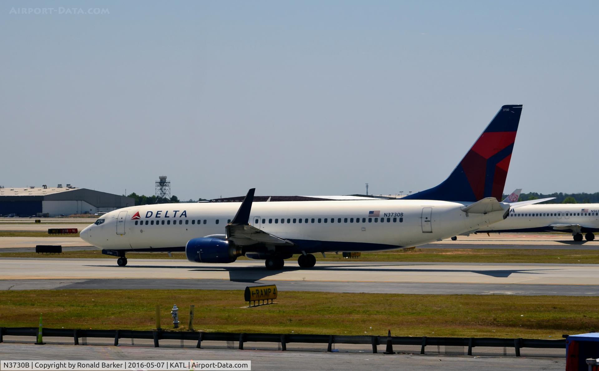 N3730B, 2000 Boeing 737-832 C/N 30538, Taxi to takeoff Atlanta