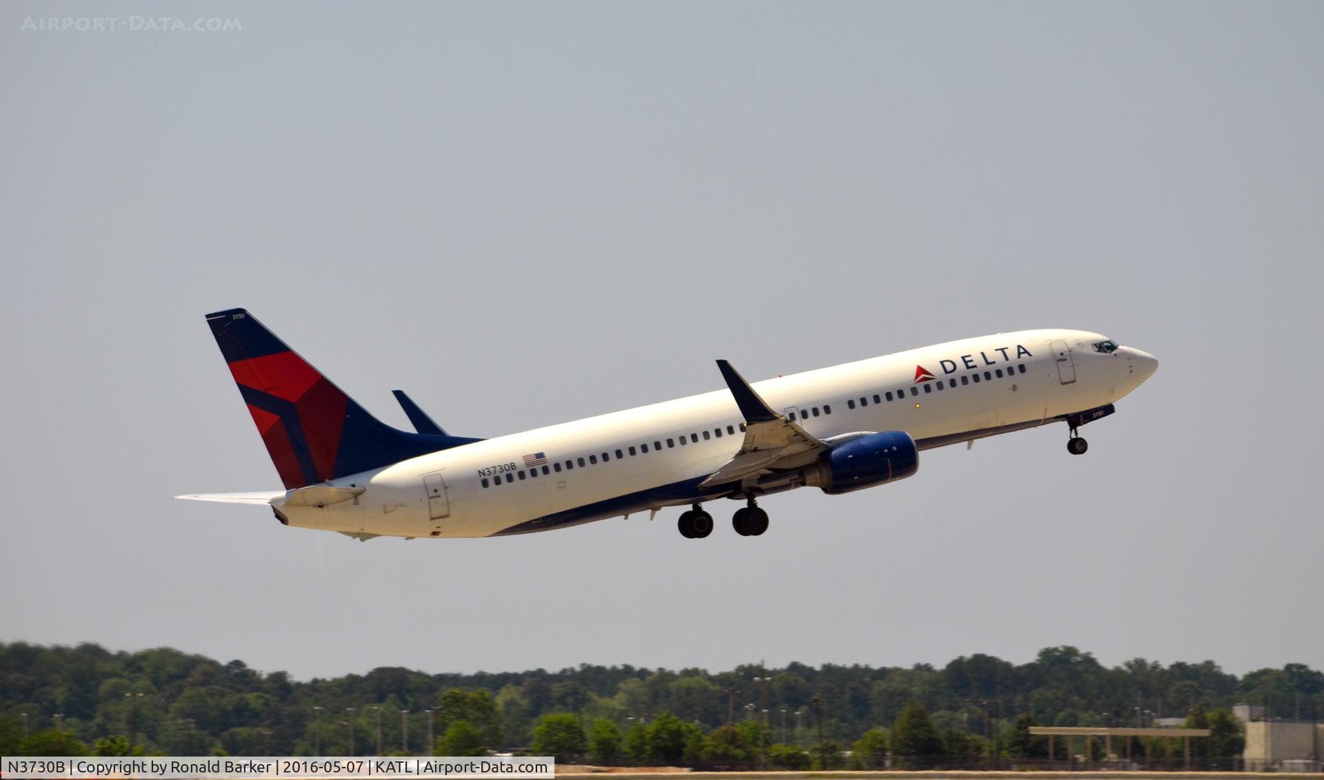 N3730B, 2000 Boeing 737-832 C/N 30538, Takeoff Atlanta