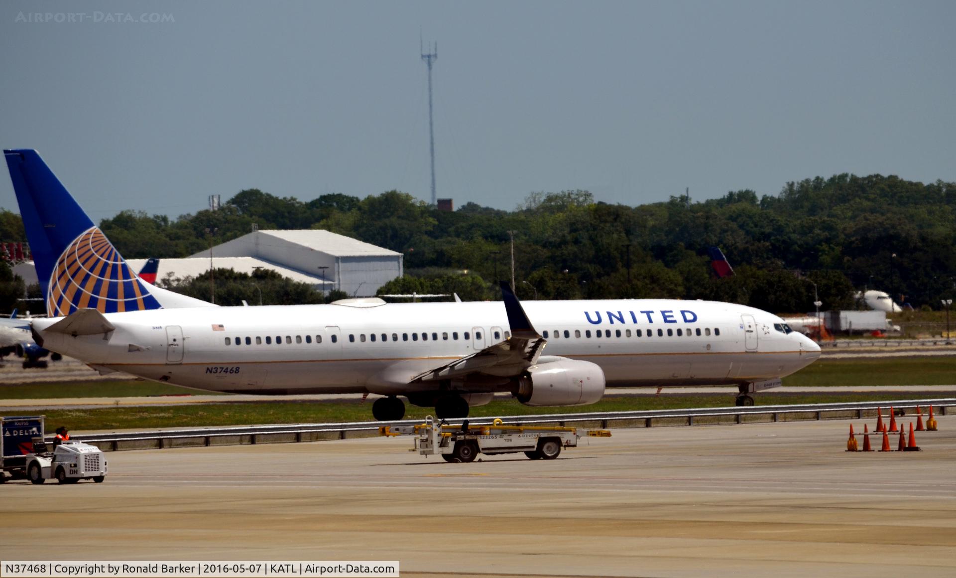 N37468, 2013 Boeing 737-924/ER C/N 32836, Taxi Atlanta