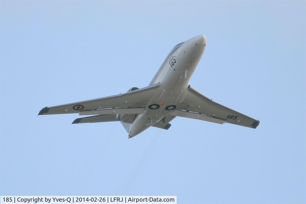 185, Dassault Falcon 10MER C/N 185, Dassault Falcon 10MER, Take off rwy 26, Landivisiau Naval Air Base (LFRJ)