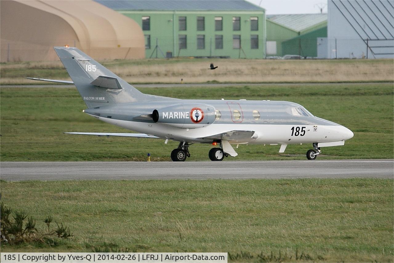 185, Dassault Falcon 10MER C/N 185, Dassault Falcon 10MER, Taxiing rwy 26, Landivisiau Naval Air Base (LFRJ)