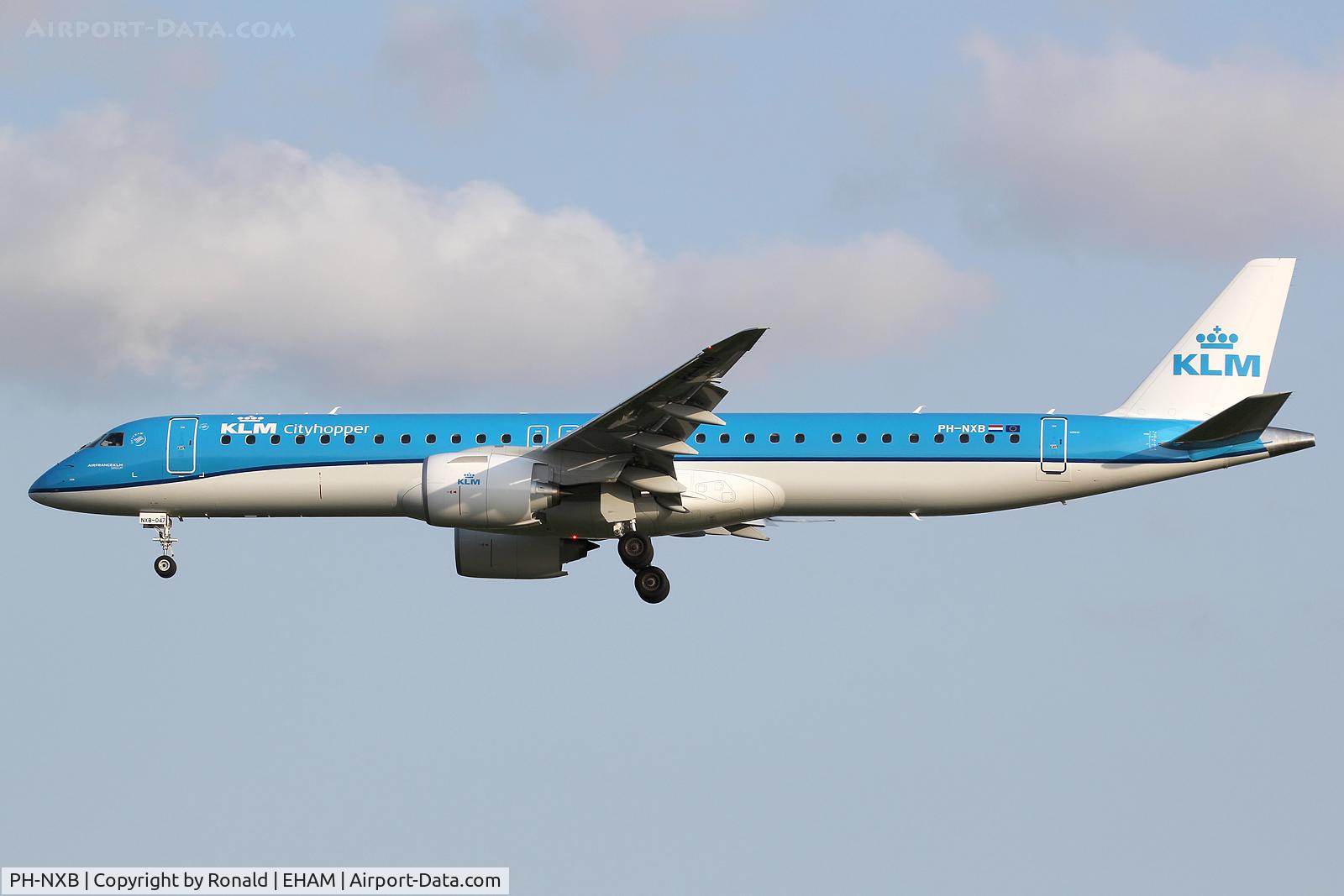PH-NXB, 2021 Embraer E195-E2 (ERJ-190-400STD) C/N 19020047, at spl