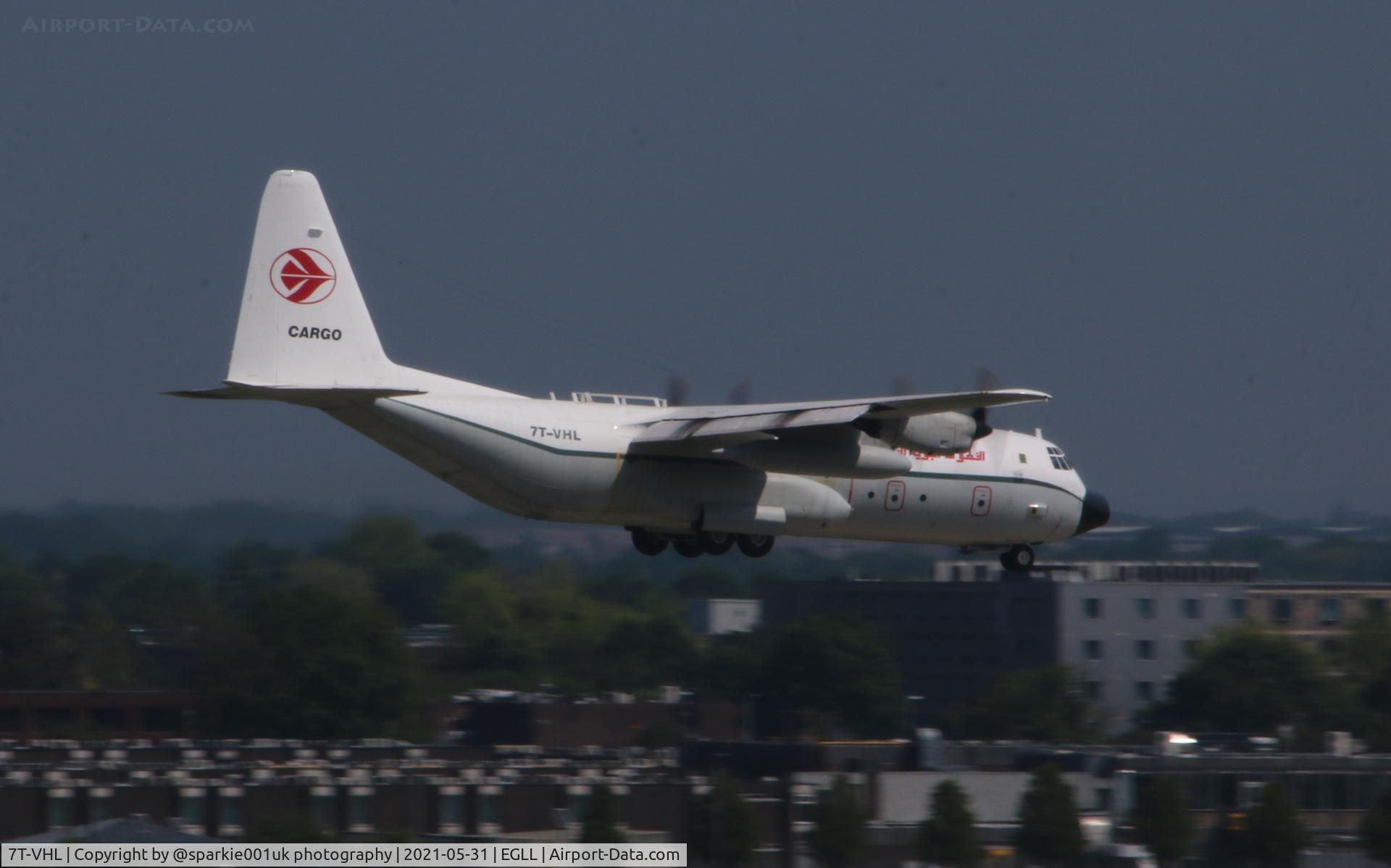 7T-VHL, 1981 Lockheed L-100-30 Hercules (L-382G) C/N 382-4886, coming into land at LHR