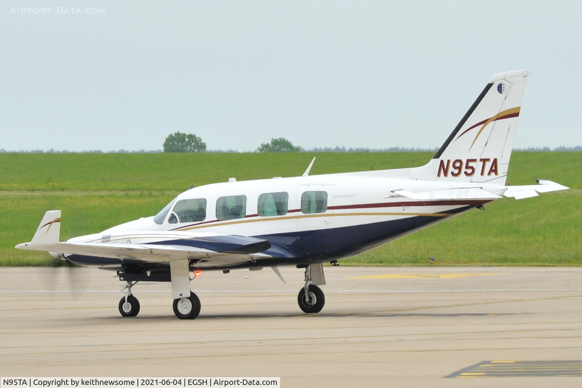N95TA, 1973 Piper PA-31-310 Navajo C/N 31-7300971, Arriving at Norwich from Biggin Hill.