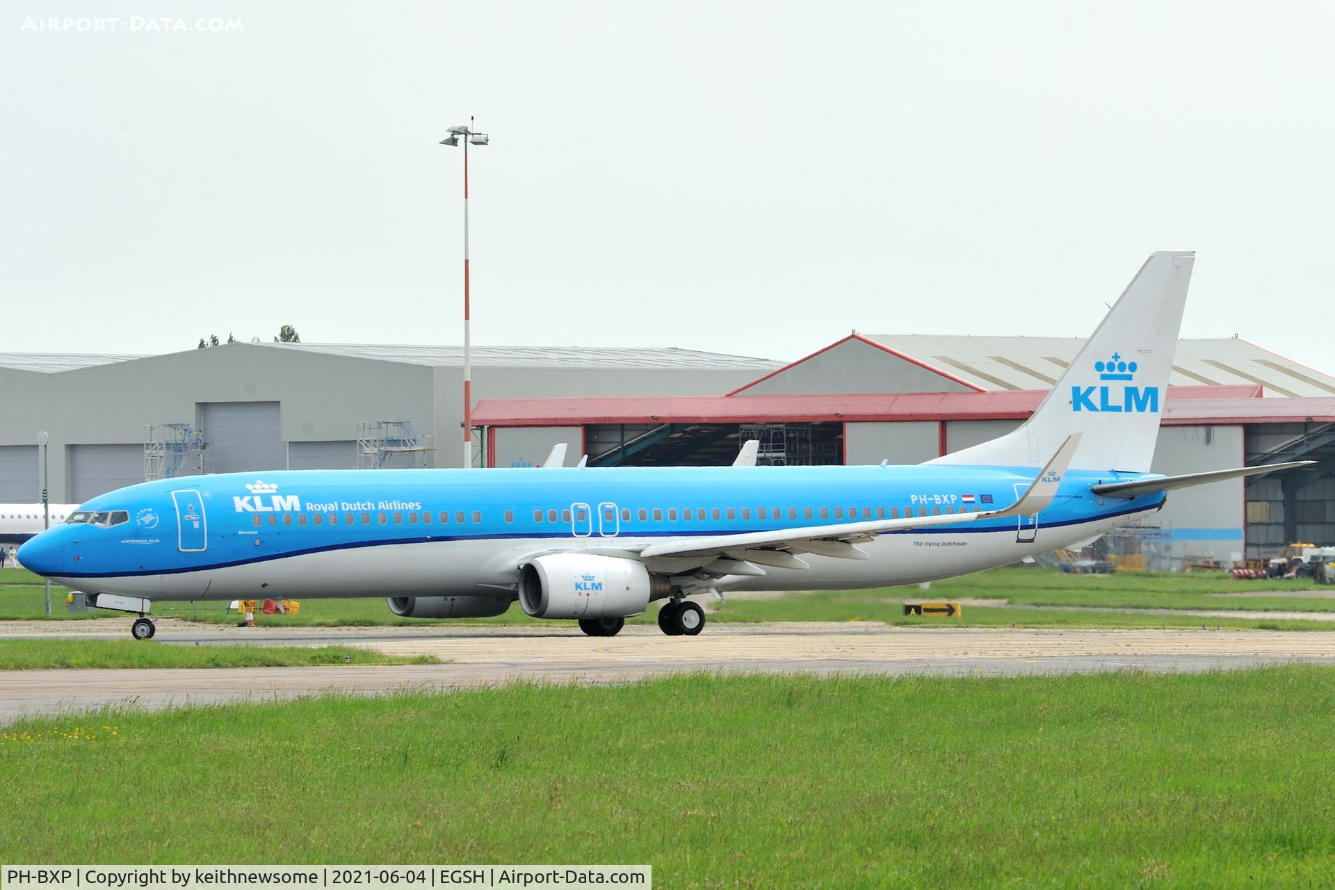 PH-BXP, 2001 Boeing 737-9K2 C/N 29600, Leaving Norwich for Amsterdam.