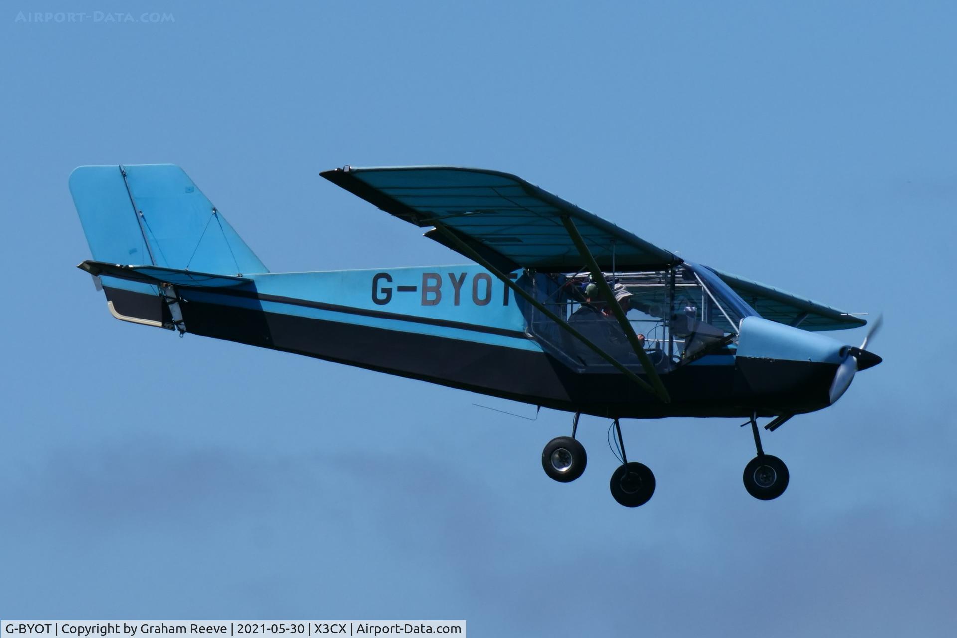 G-BYOT, 2000 Rans S-6ES Coyote II C/N PFA 204-13363, Departing from Northrepps.