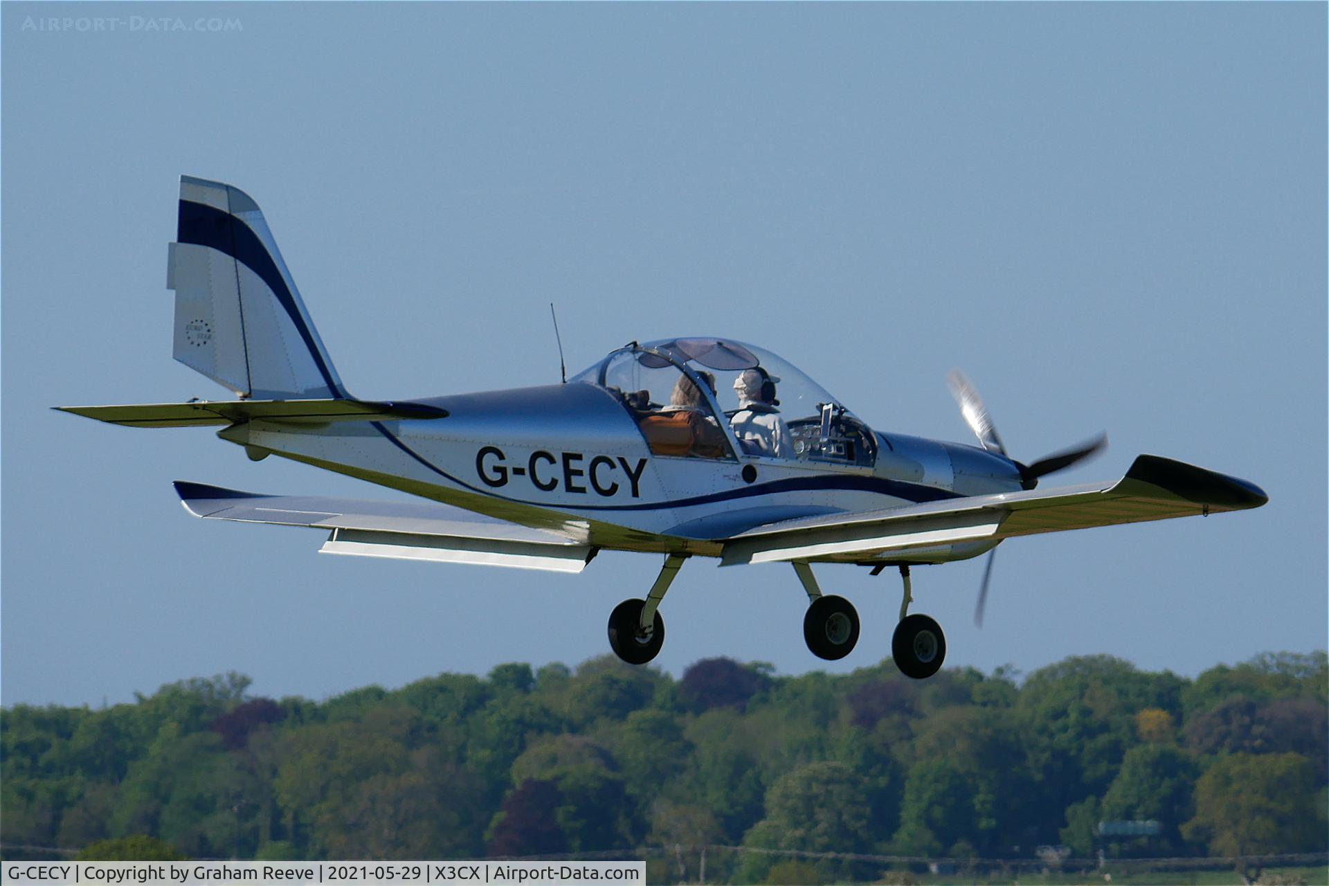 G-CECY, 2006 Aerotechnik EV-97 Eurostar C/N PFA 315-14551, Landing at Northrepps.