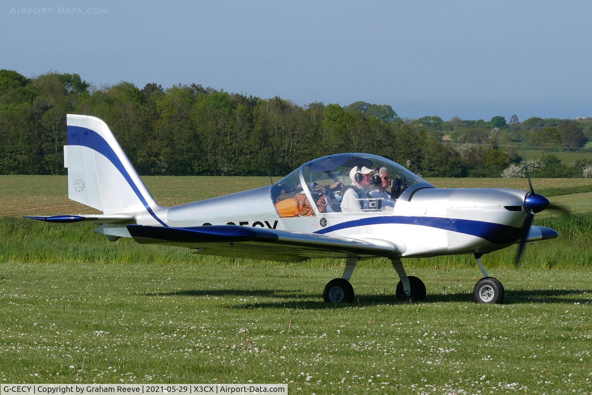 G-CECY, 2006 Aerotechnik EV-97 Eurostar C/N PFA 315-14551, Just landed at Northrepps.