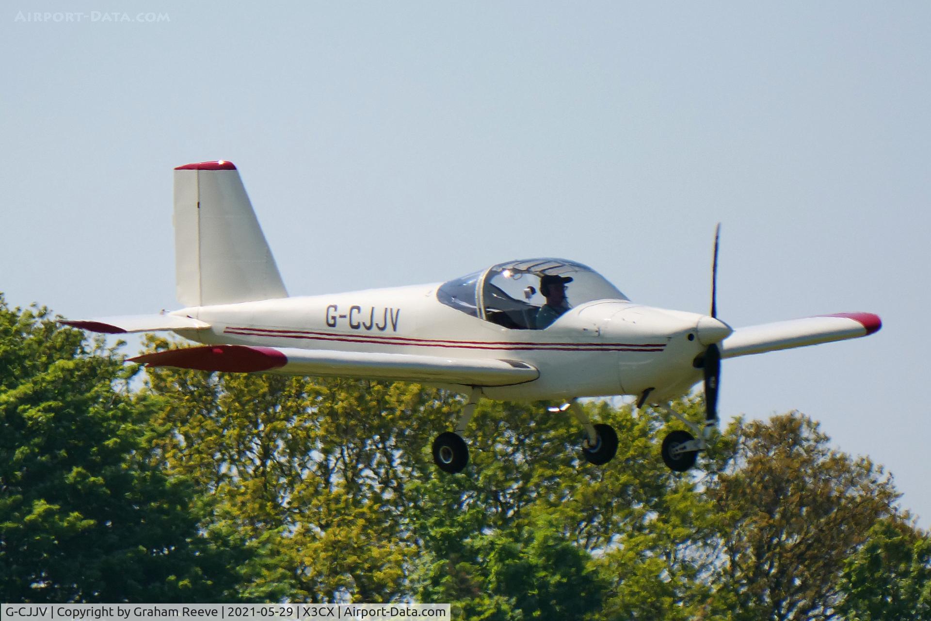 G-CJJV, 2010 Vans RV-12 C/N 120050, Landing at Northrepps.