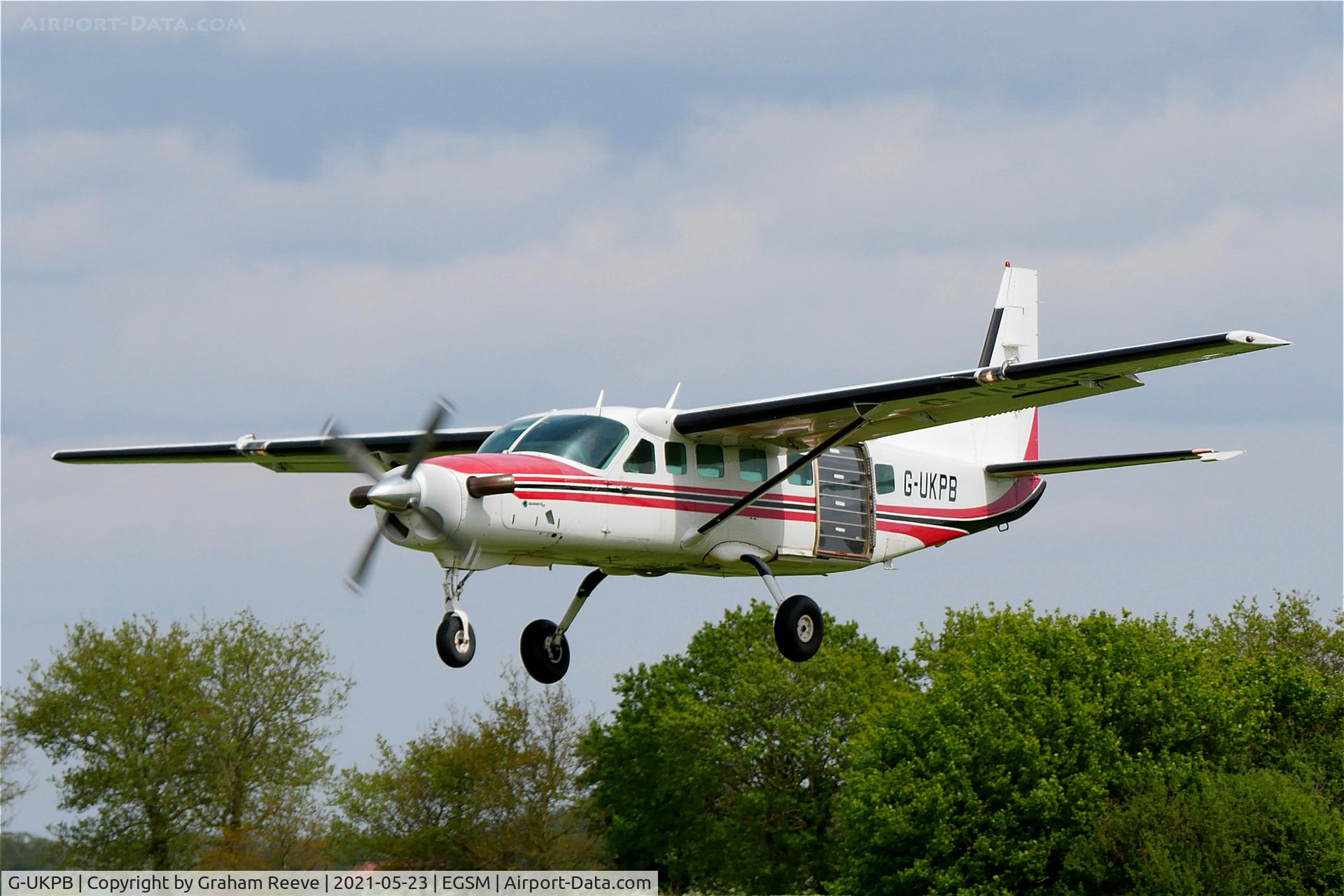 G-UKPB, 1997 Cessna 208B Grand Caravan C/N 208B-0629, Landing at Beccles.