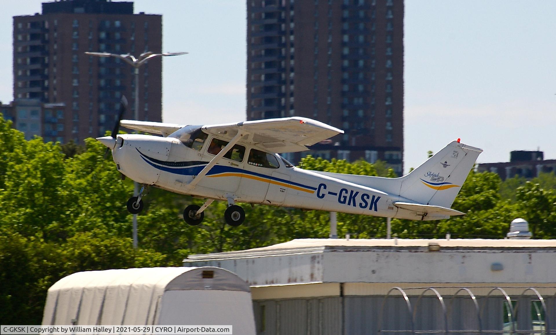 C-GKSK, 2000 Cessna 172S Skyhawk SP C/N 172S8500, C-GKSK departing Rockcliffe airport on runway 09