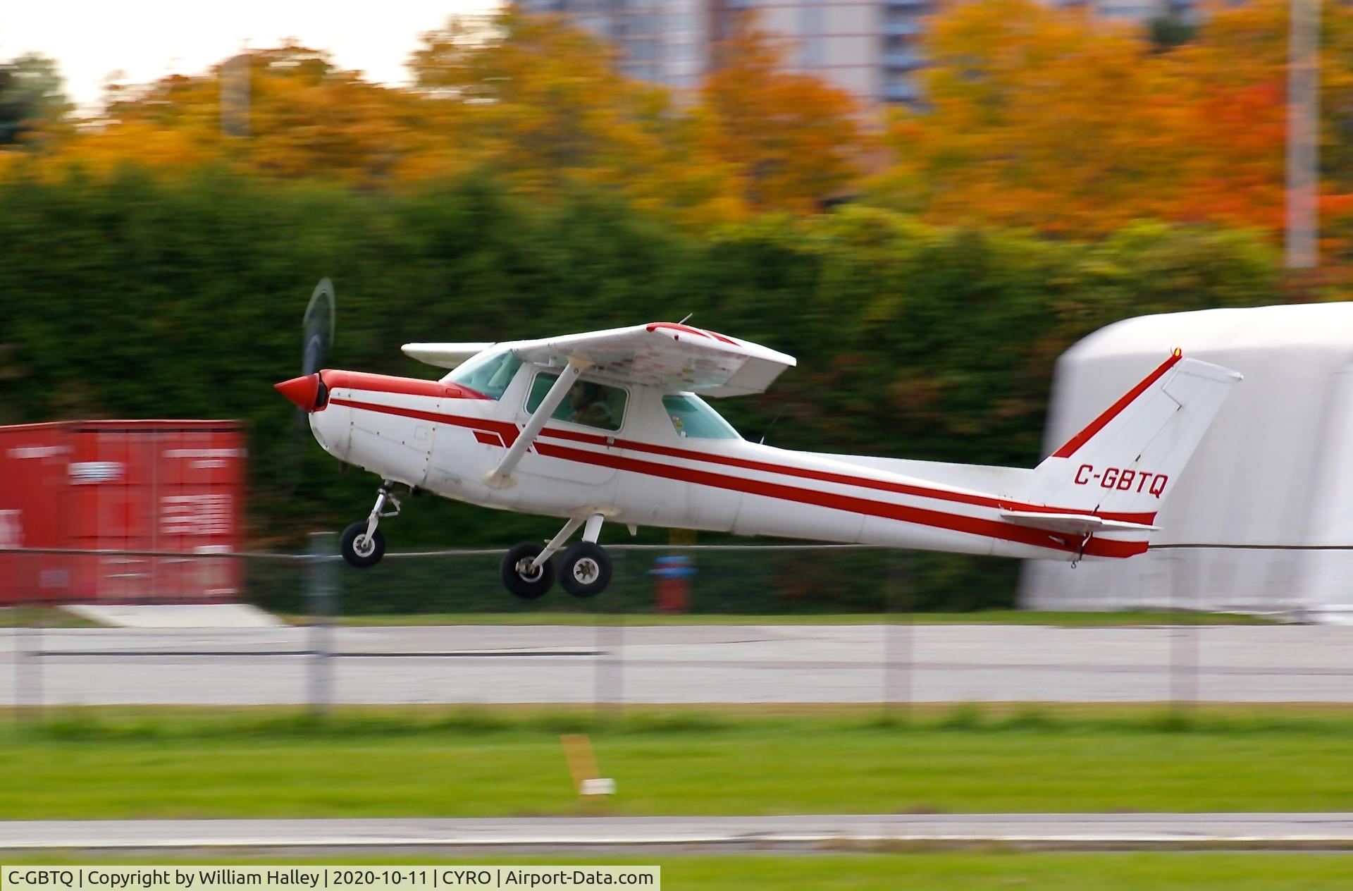 C-GBTQ, 1979 Cessna 152 C/N 15283109, Cessna 152 departing runway 09 at CYRO