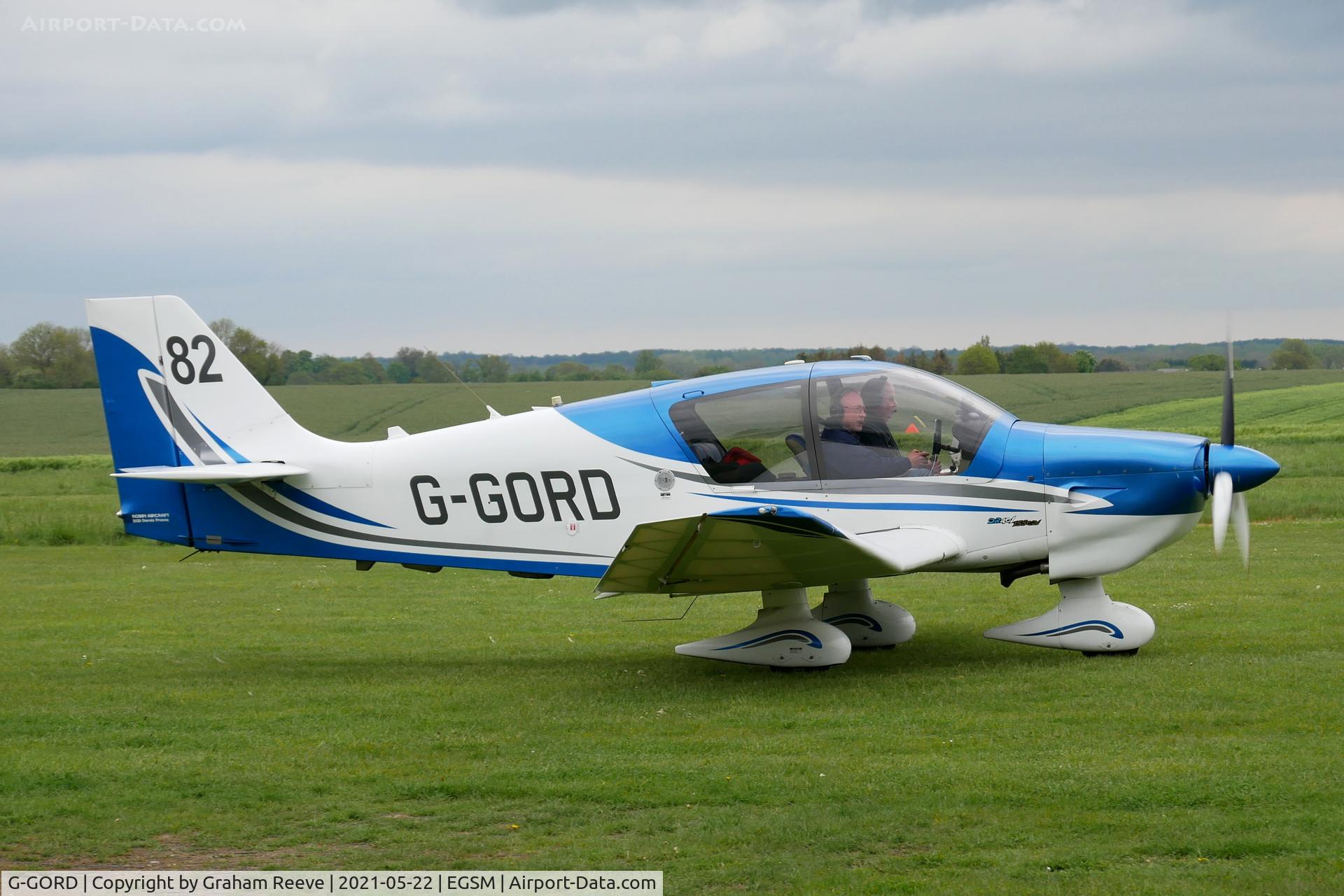 G-GORD, 2014 Robin DR-400-140B Major Major C/N 2669, Departing from Beccles.
